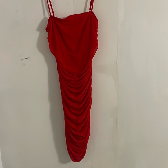 Red dress - Picture 1 of 3